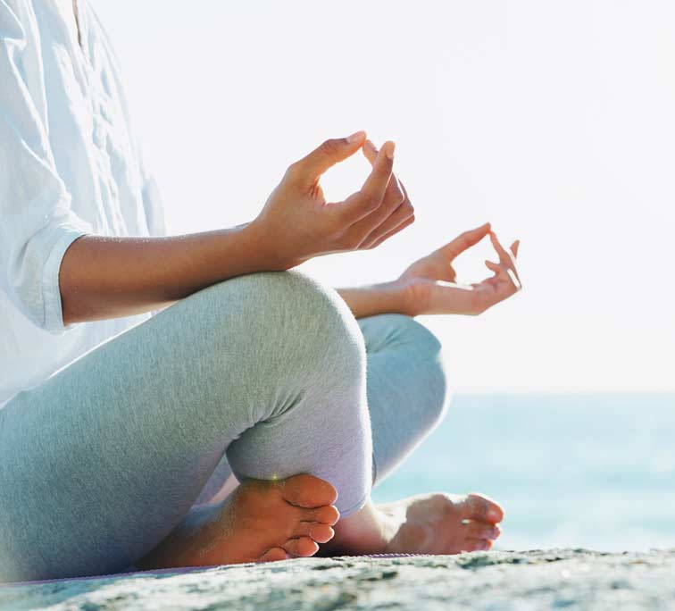 OMWORKS-Yoga für Tag und Nacht. Lotussitz